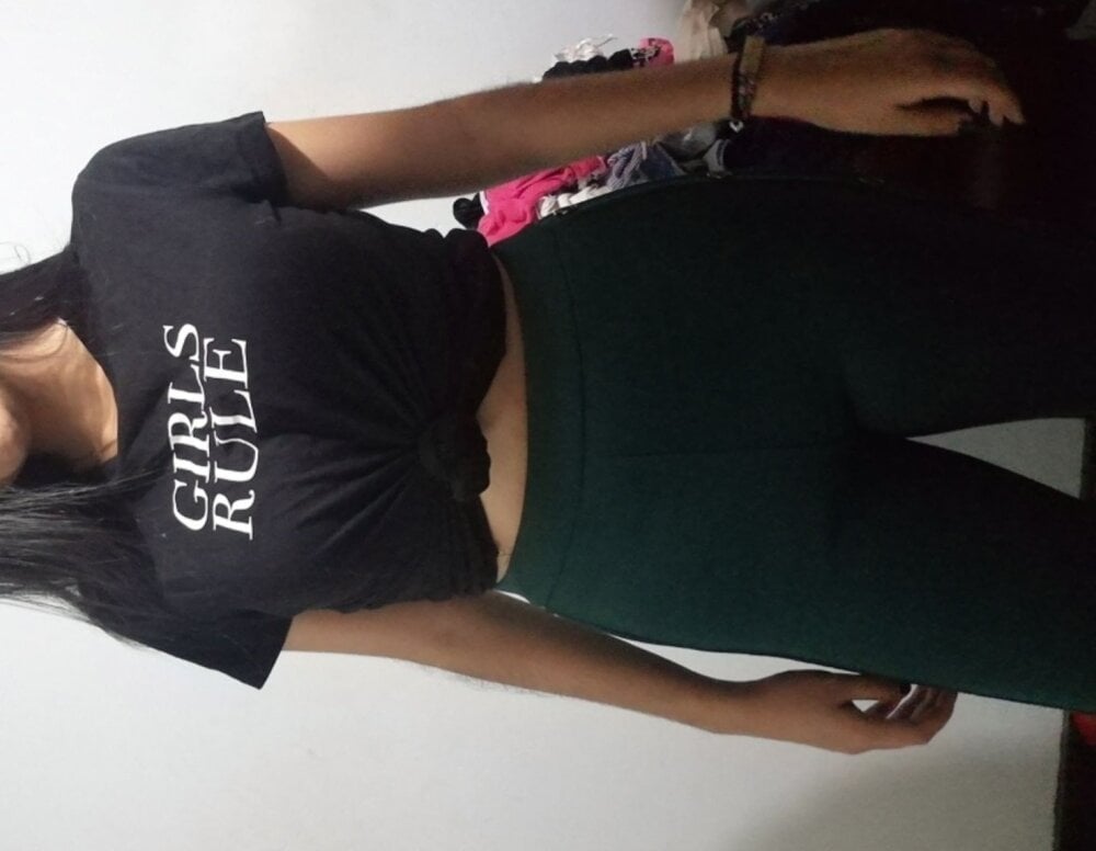 Emmyx live cam model at StripChat