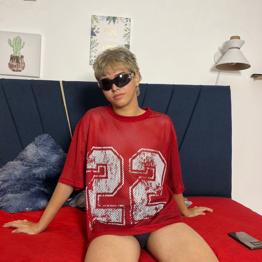 jaxson_cum from stripchat