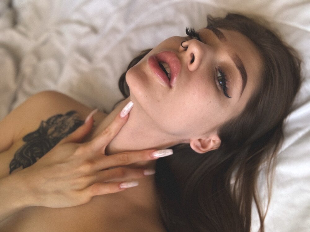 Live sex webcam photo for GreeneHelen #290098926