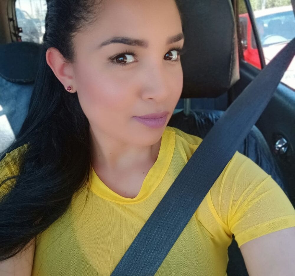 Sharon_breezee's Offline XXX Chat