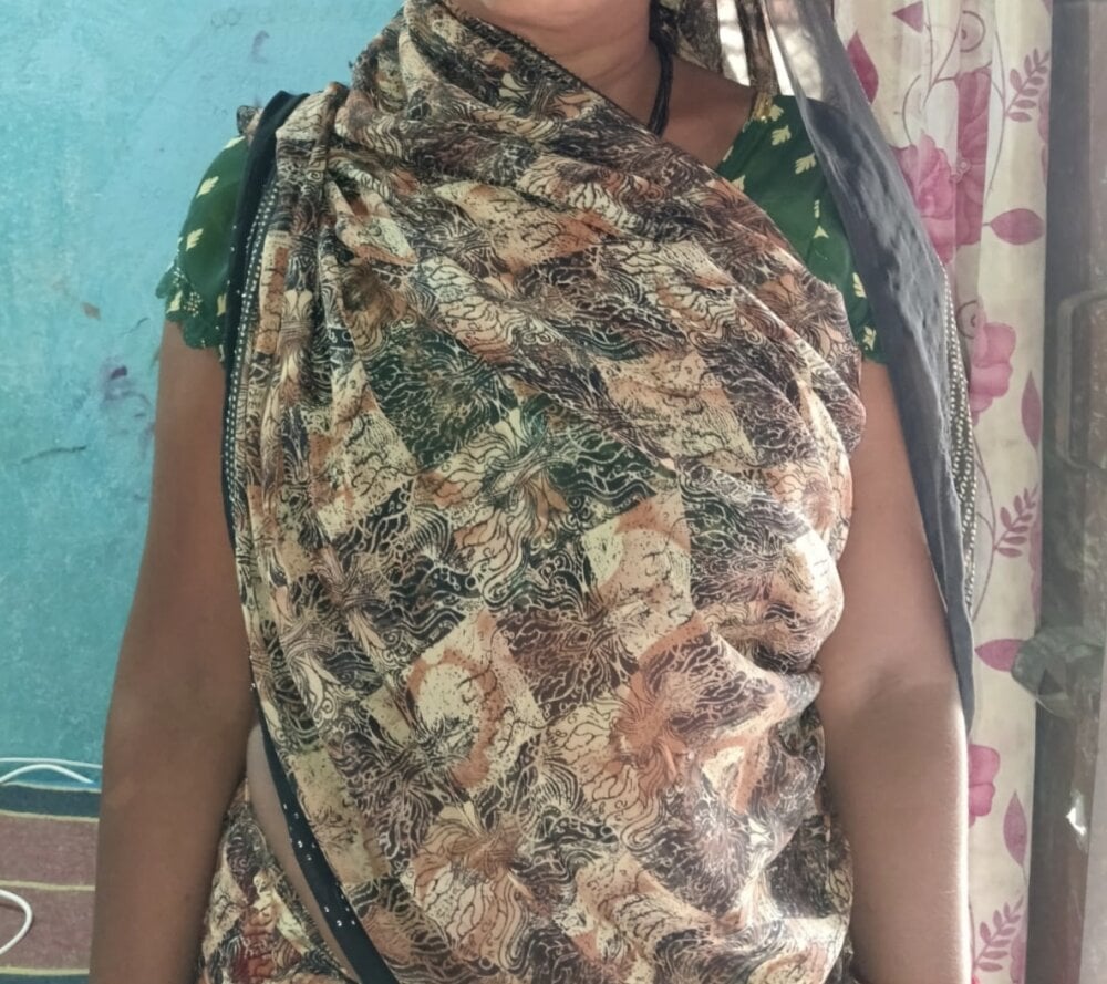 Hot_dipali profile