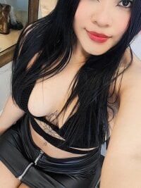 Anais_Lee's Offline Chat Room