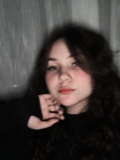 Tynevia Female Flirting Free Cam Chat