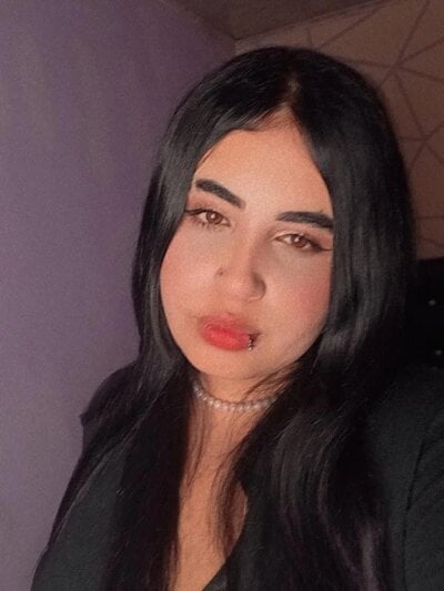 ZayraGlow Female Shaved Free Webcam Sex