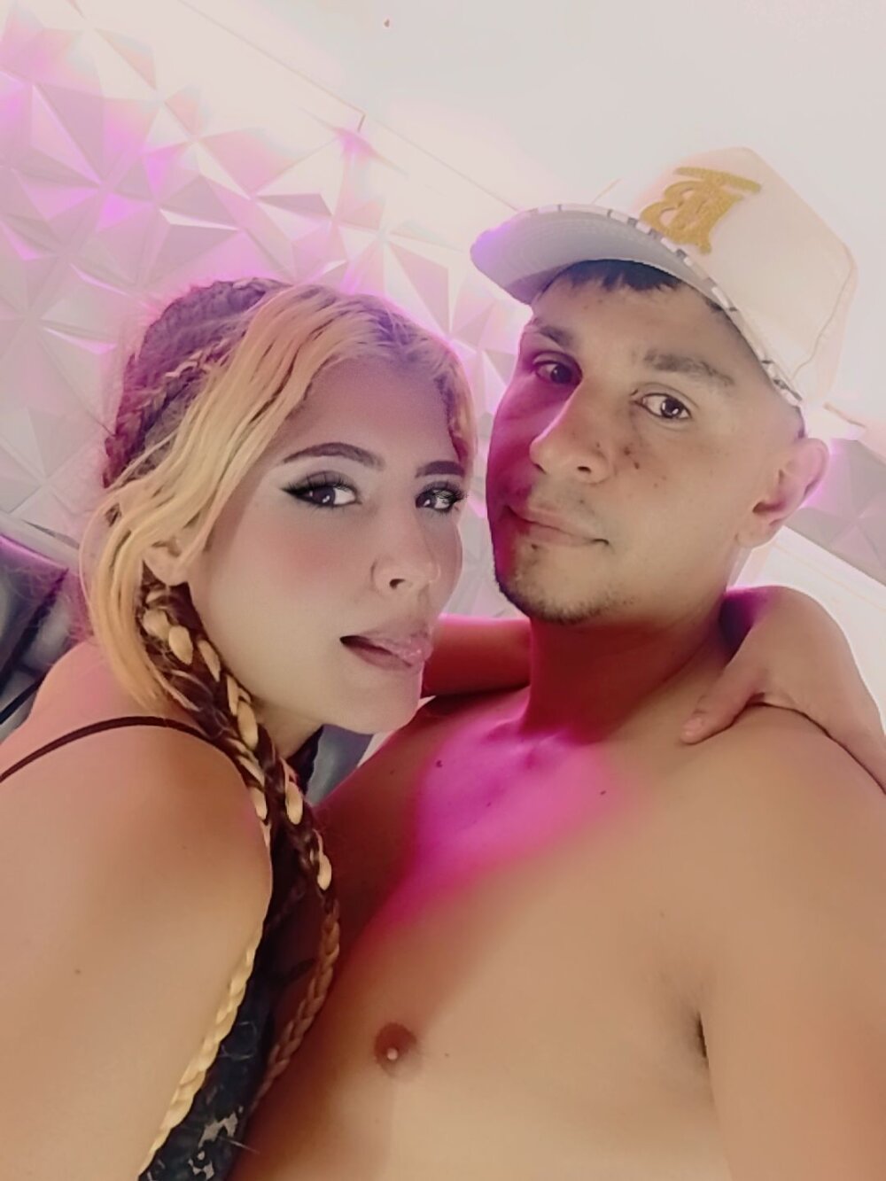 Saray_and_Alan's Offline XXX Chat
