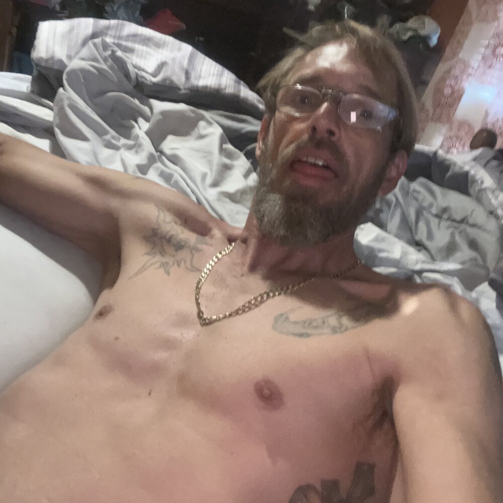 THE-CHAMPLOVENIPPLES73's Offline XXX Chat