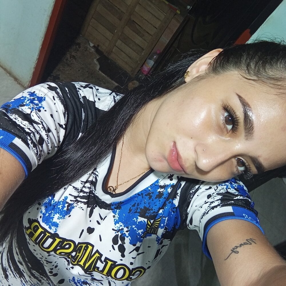 Cielo19__'s Offline XXX Chat