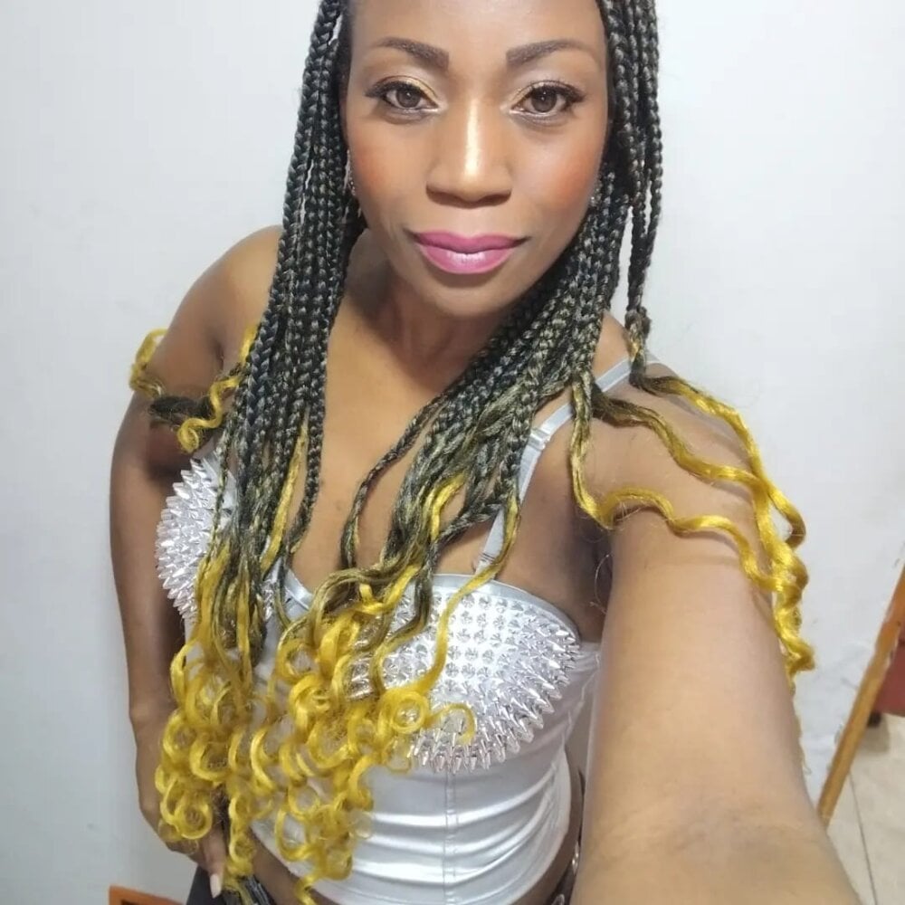 Live sex webcam photo for EmilyLemus #279224896