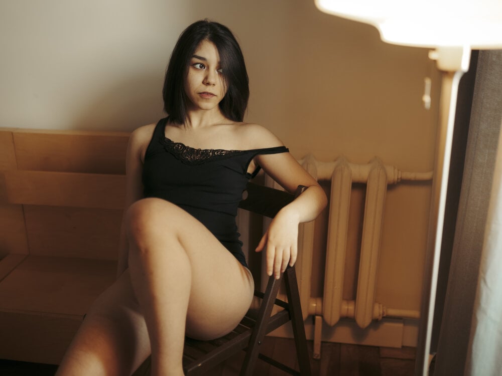 Live sex webcam photo for Tina_Smily #288900570