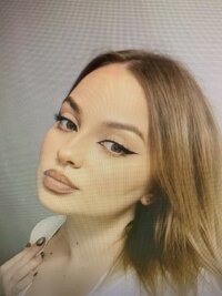 Lips_Cristal's Offline Chat Room