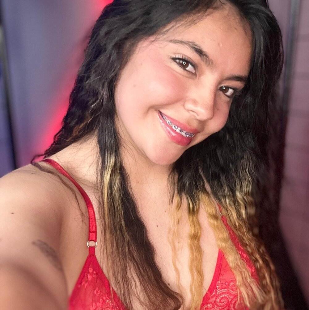 Lexy_Slave_BDSM's Offline Chat Room