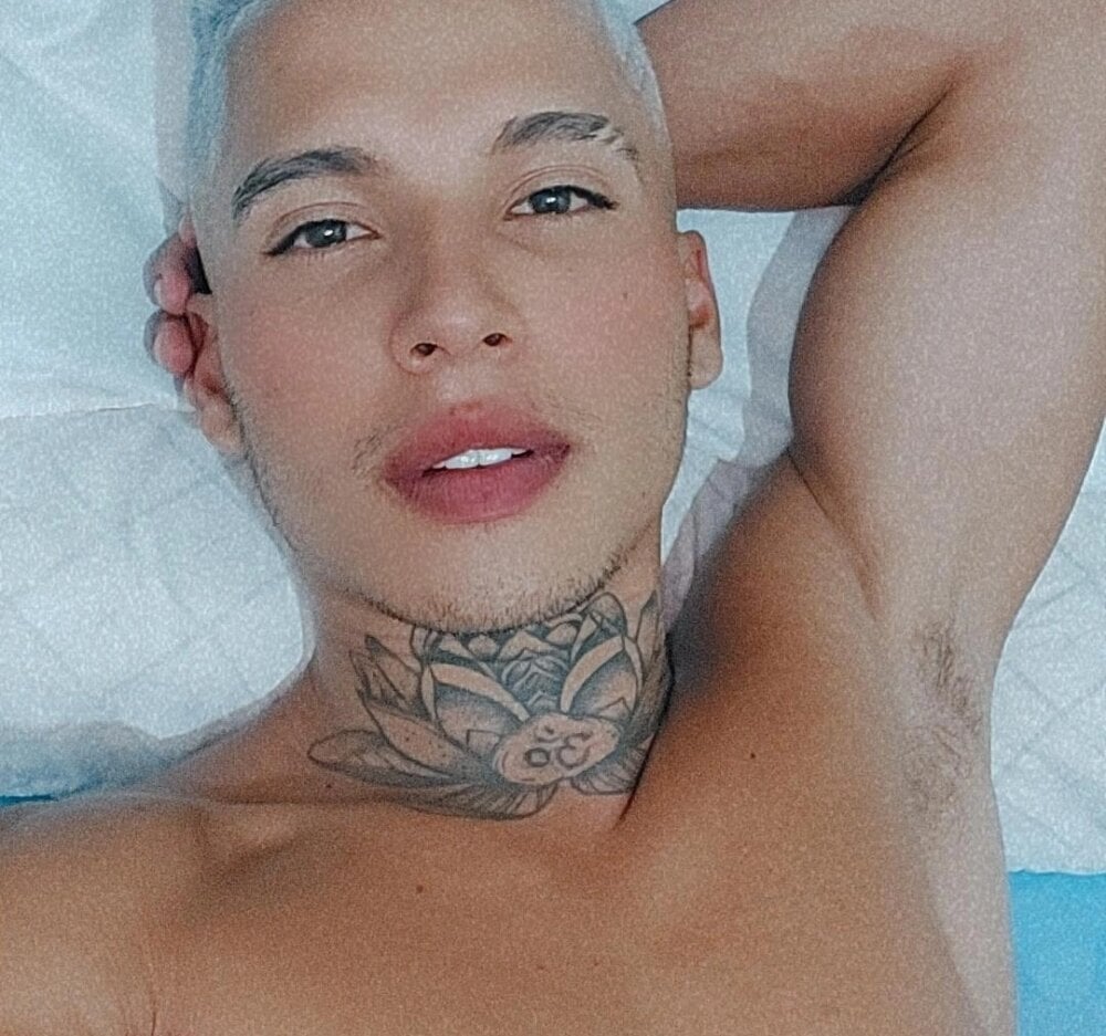 aaronandkaue from stripchat