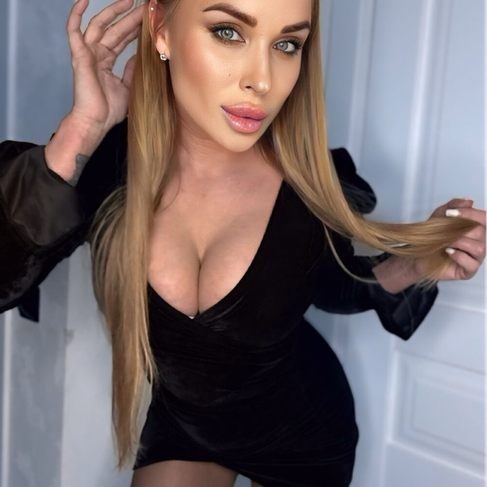 misskiss113 webcam livesex profile in grey-eyes cams