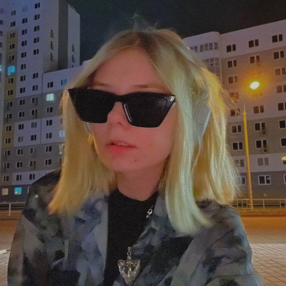 xxx-topcamgirls.com traceeschutt livesex profile in athletic cams