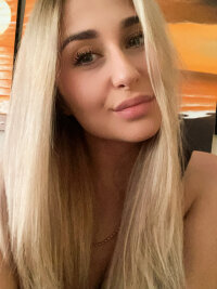 Mia_Dreamm's Offline Chat Room