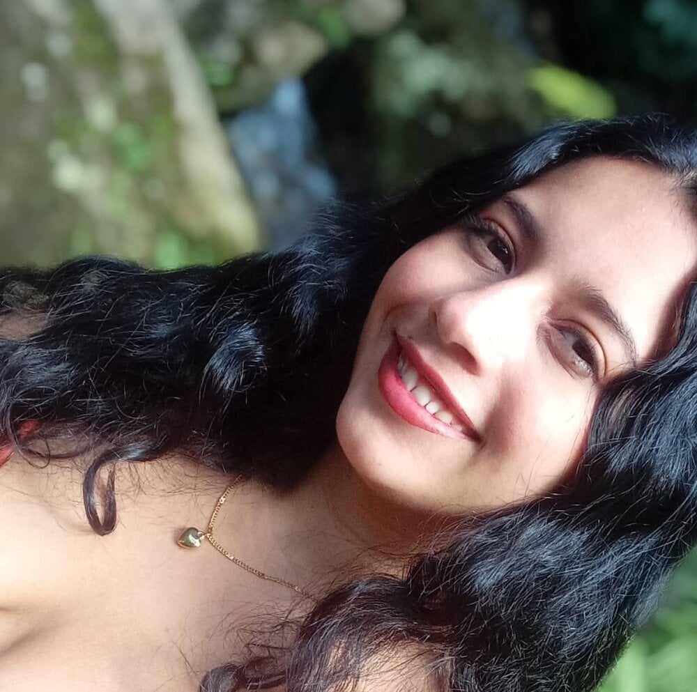 cheapadultsexcams.com camila_jones25 livesex profile in bisexual cams