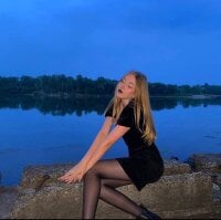 Hailey_Moris' Offline Chat Room