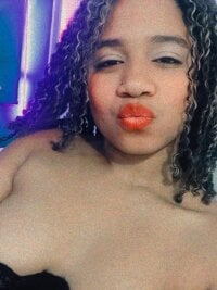 Princess_Roxy's Offline Chat Room