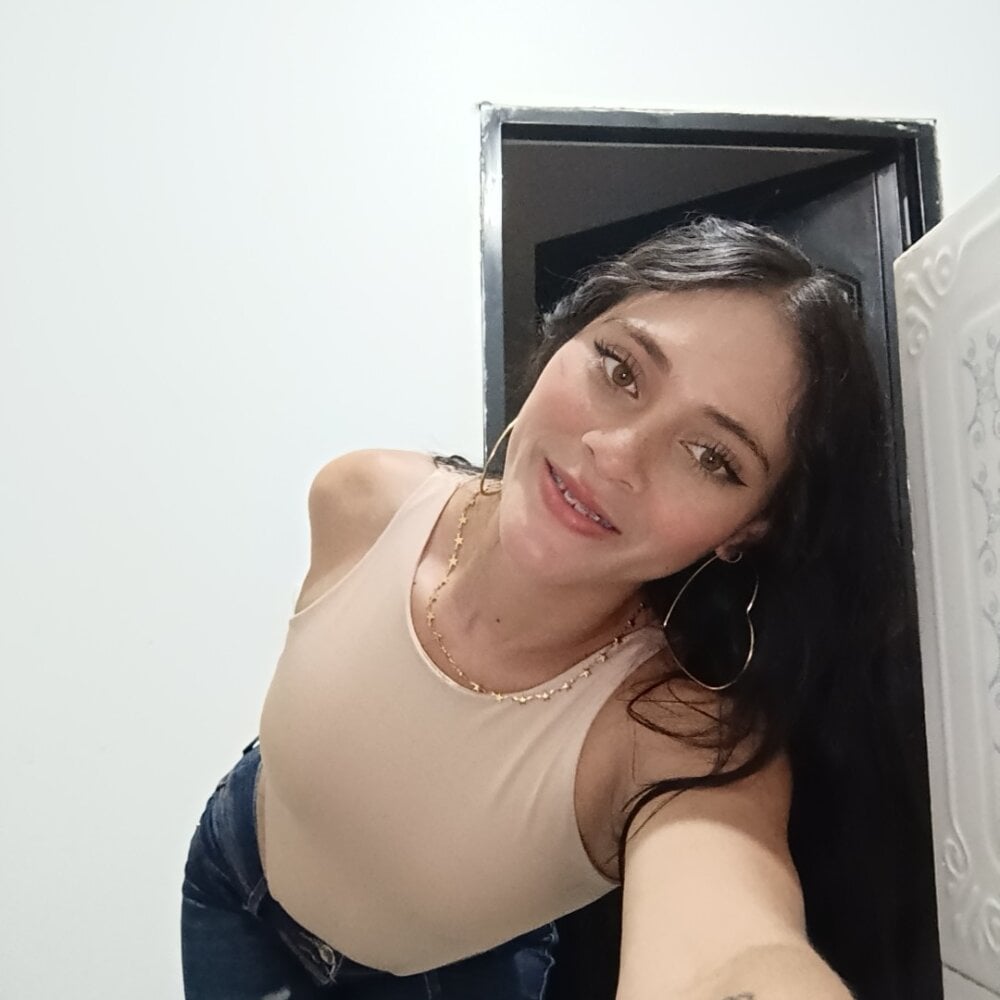 Miss__mia18 live cam model at StripChat