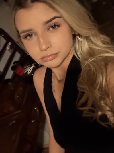 EmmaAngel06 on StripChat