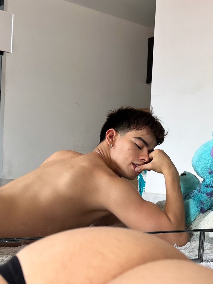 Live sex webcam photo for its_liam18 #290053503