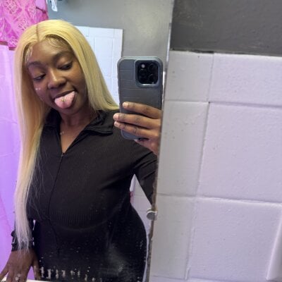 stripmeluv7_ private show