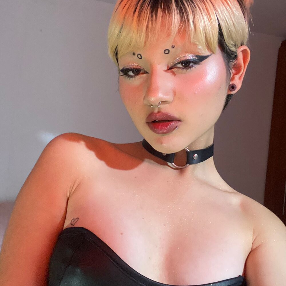 Live sex webcam photo for skarleth304 #283863040