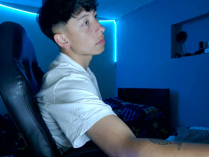 Live sex webcam photo for Tomy_Hotyy #282975389