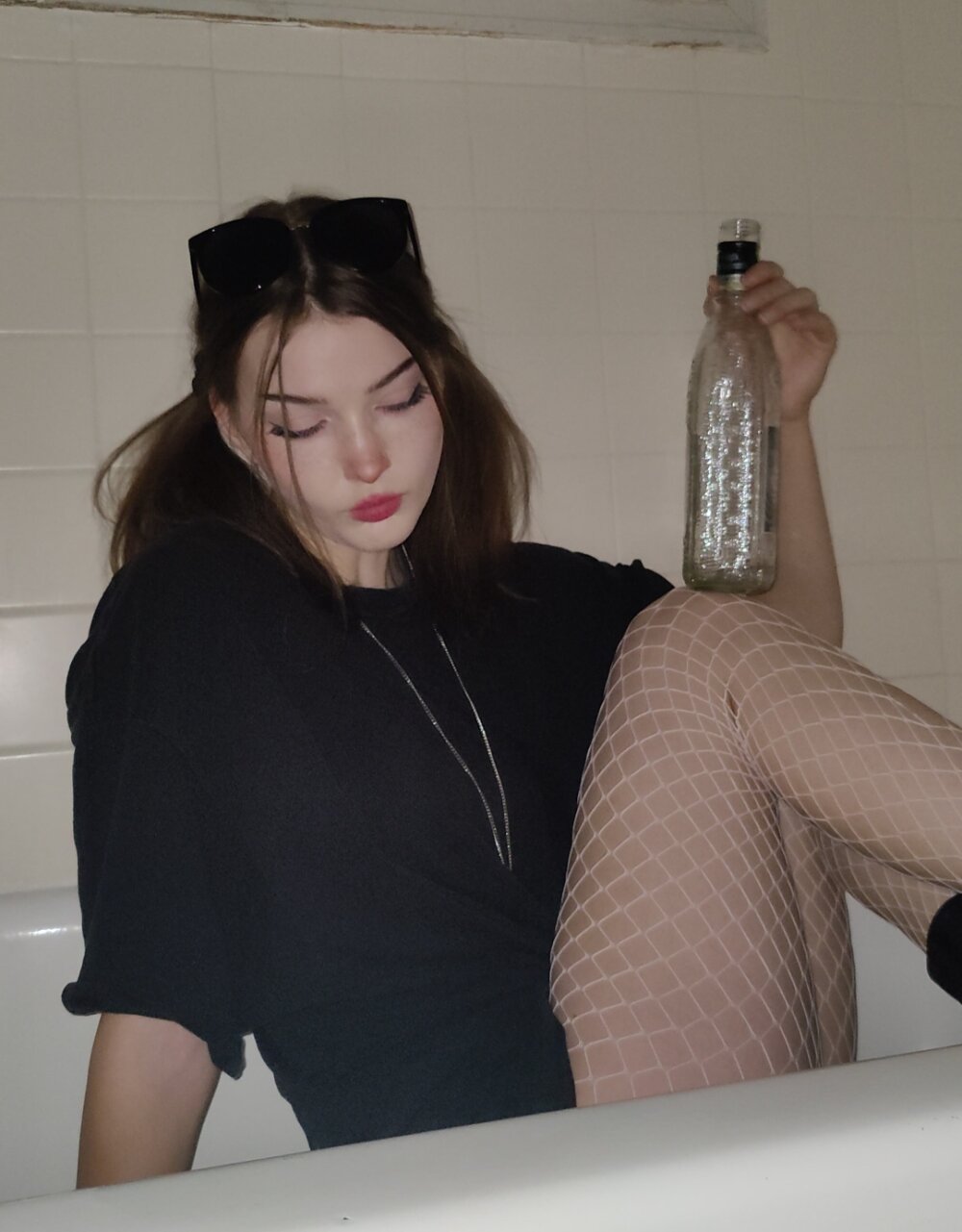 BlueHoneyBaby live cam model at StripChat