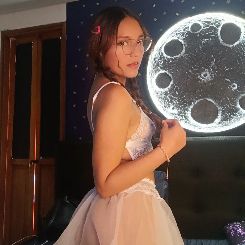 stripchat _angel34 webcam profile pic via sexcityguide.com