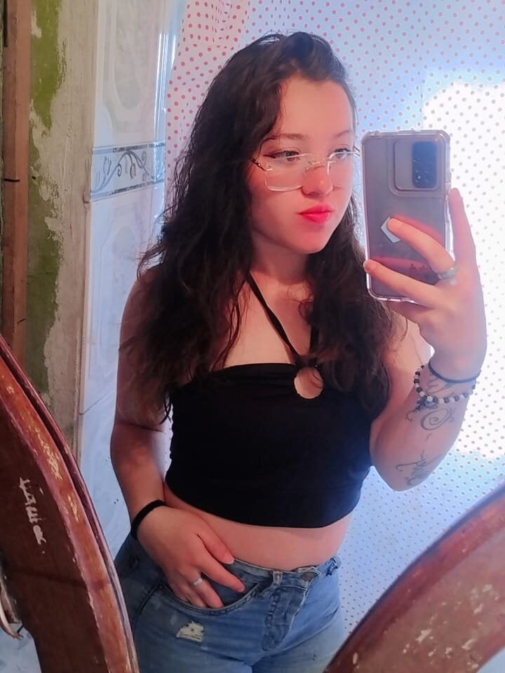 stripchat melanny_colins webcam profile pic via watchgirlcam.com