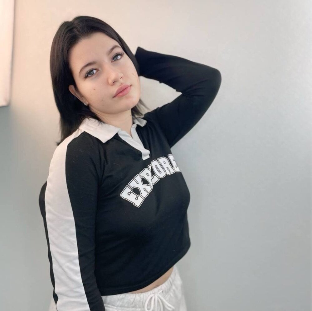 caryvinal webcam profile - Swiss