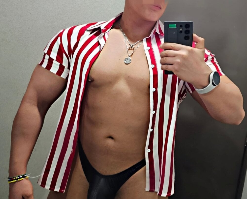 mathias1221 from stripchat