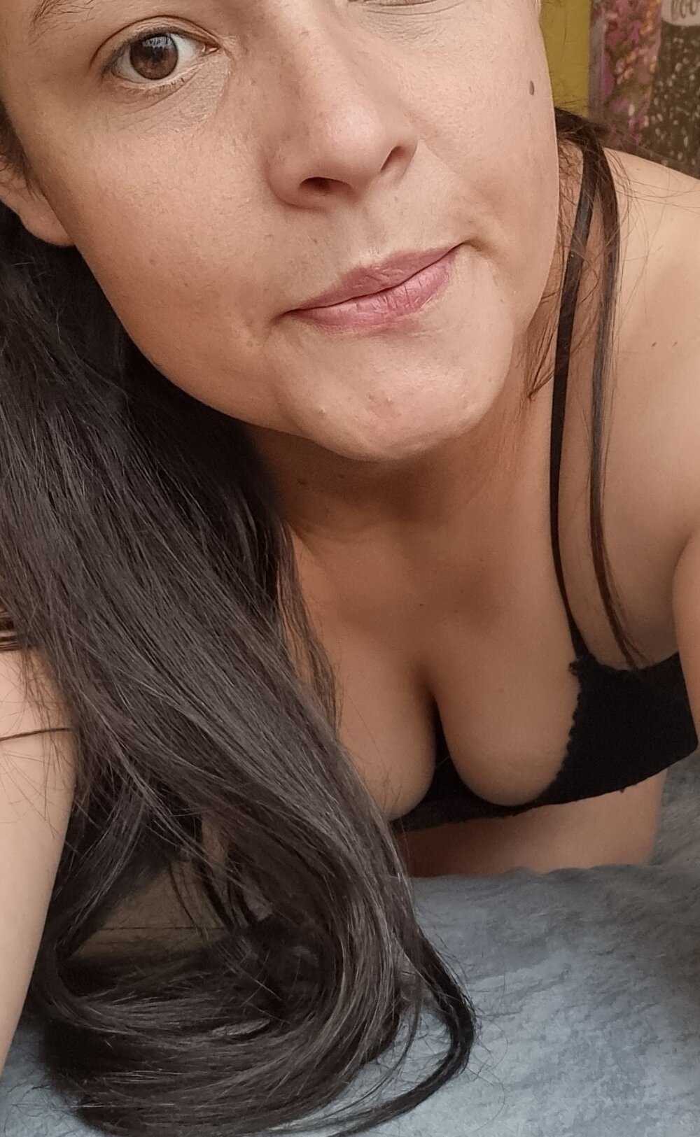 Niidia live cam model at StripChat