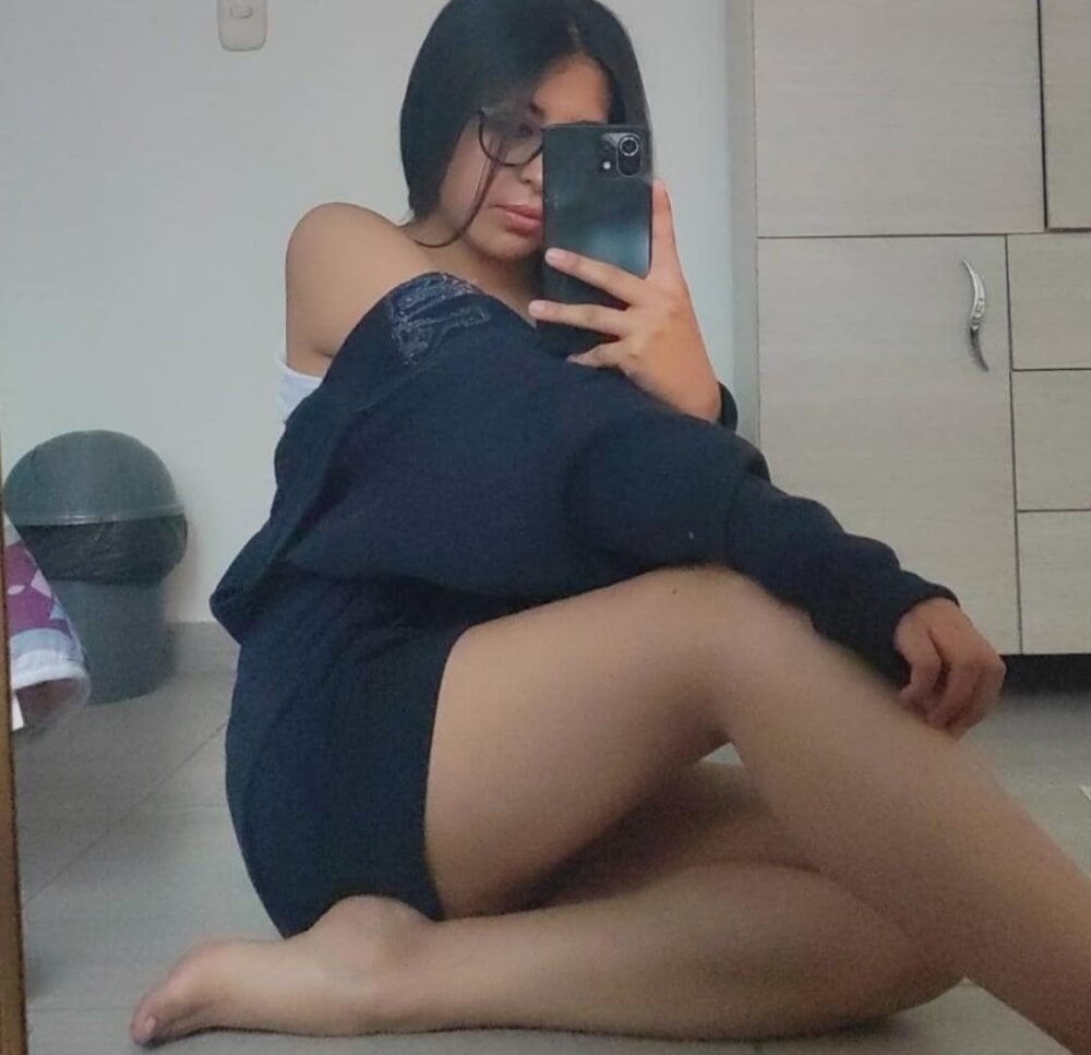 247camsex.com caramelo_fly livesex profile in in-your-magic-dreams-3 cams