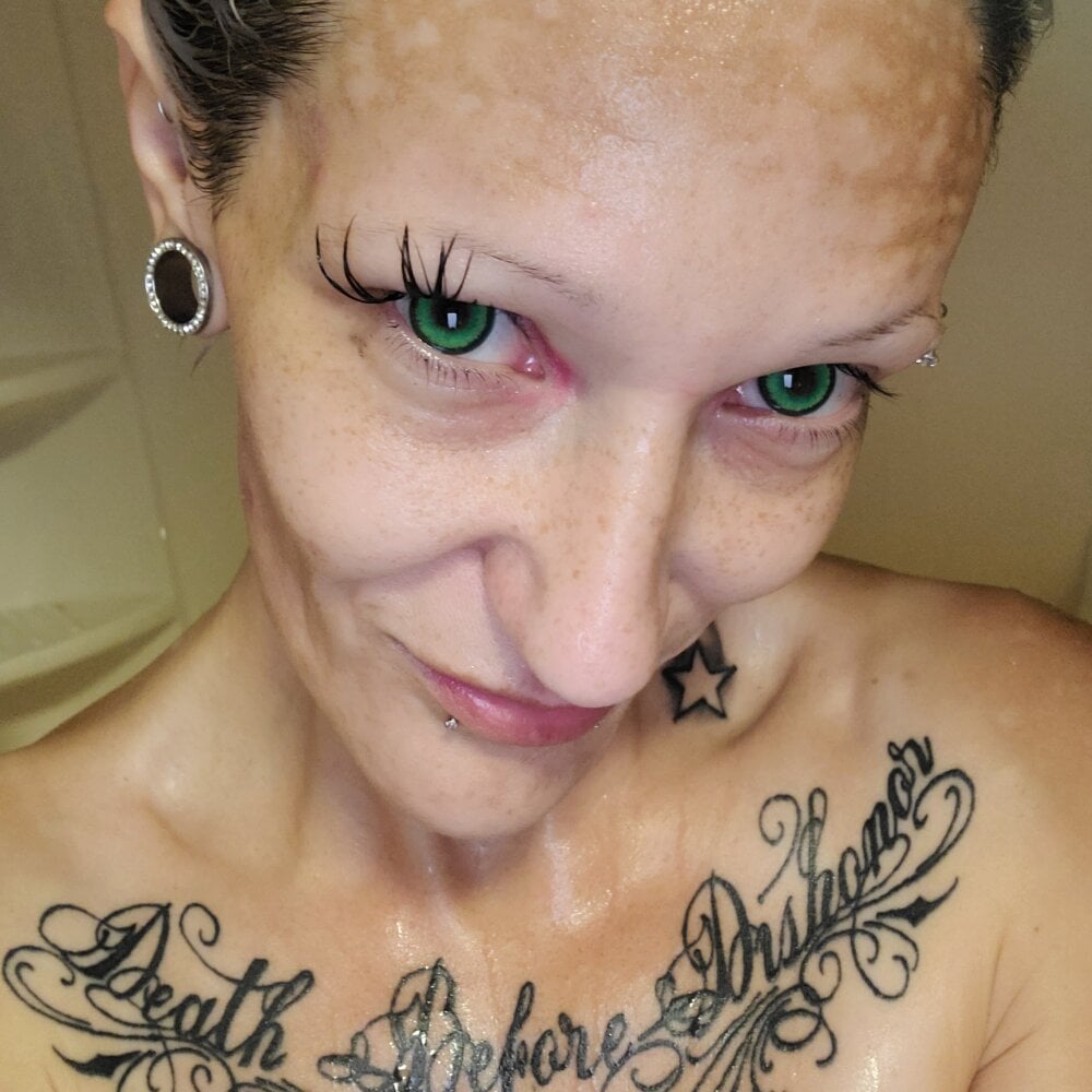 stripchat kitten_grip_69 webcam profile pic via sleekcams.com