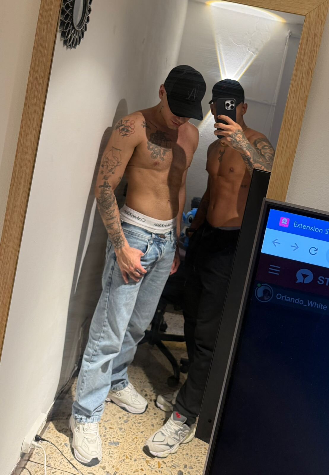 Hot_Guysxxx19