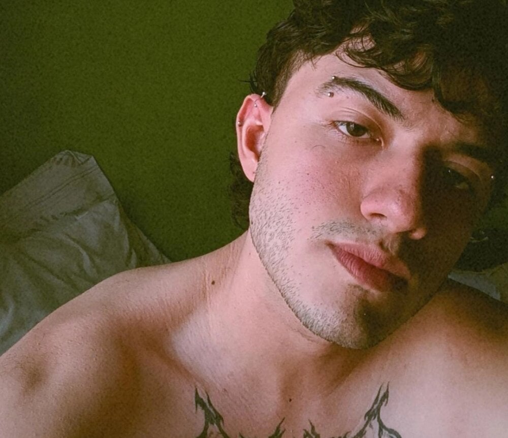 liamarias_0 from stripchat