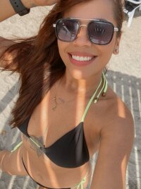 ema_gomezz1's Offline Chat Room