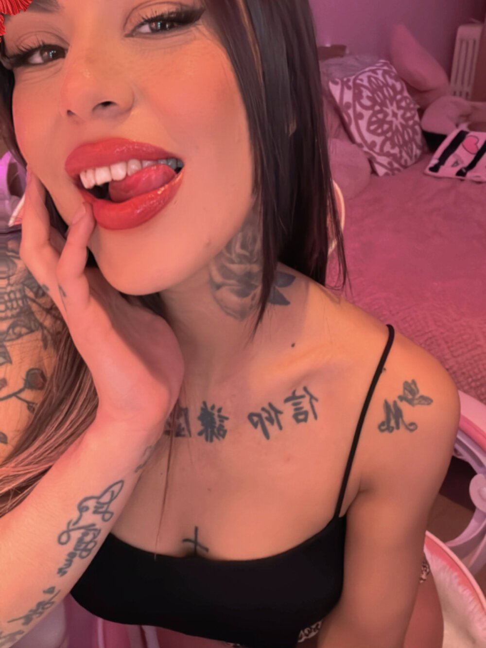 stripchat realtatto webcam profile pic via iluvcams.com