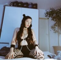 LeonaGreenx's Offline Chat Room
