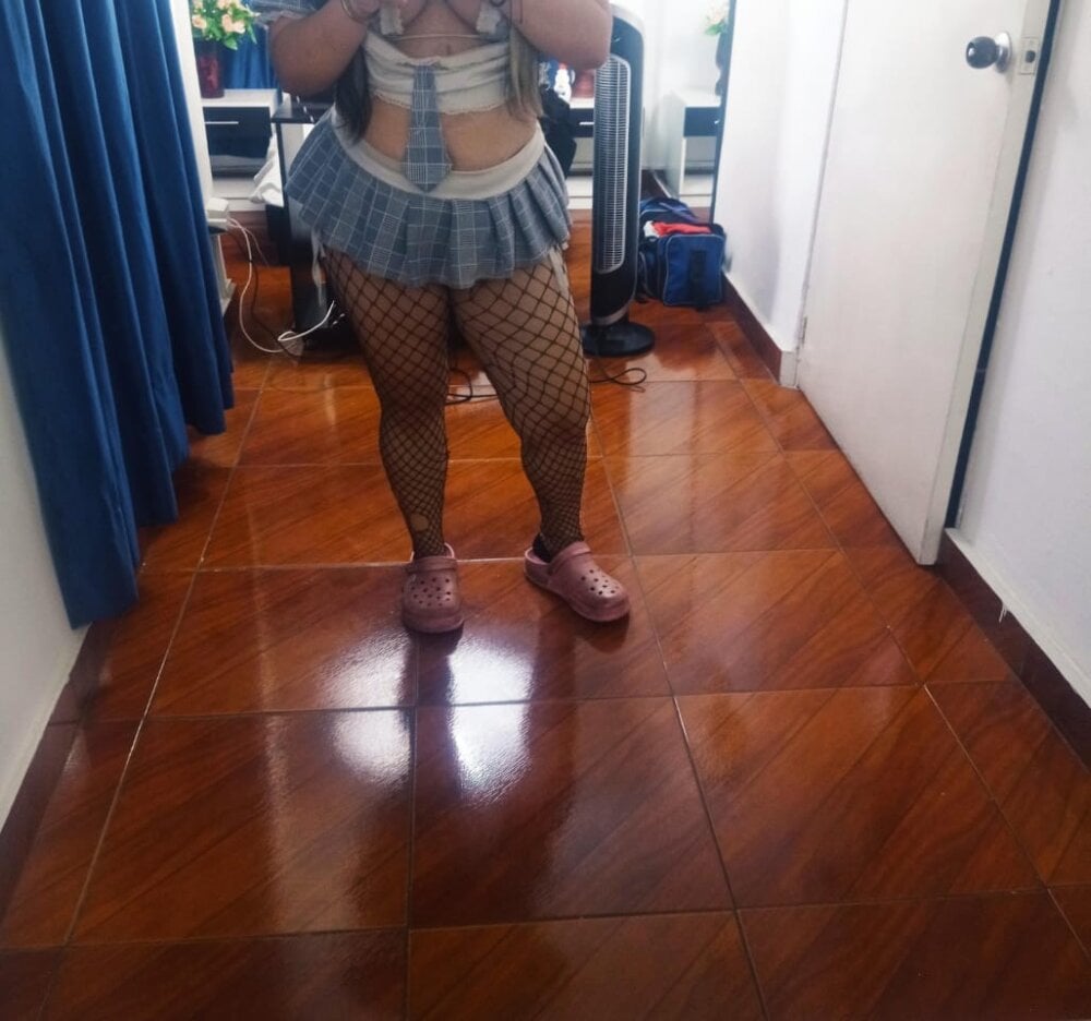 stripchat karlasexyhot- webcam profile pic via webcam-sexe.net