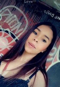 dalila_and_scarleth's Offline Chat Room