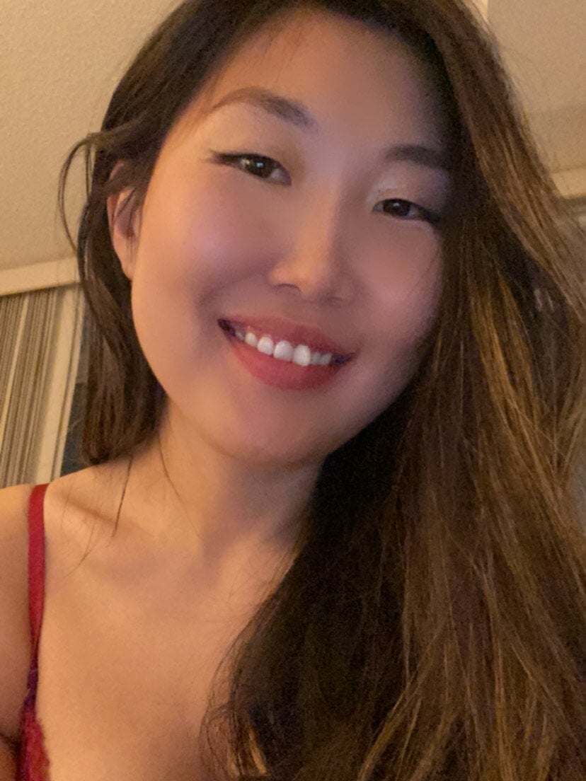 HotasianWoman's Offline Chat Room