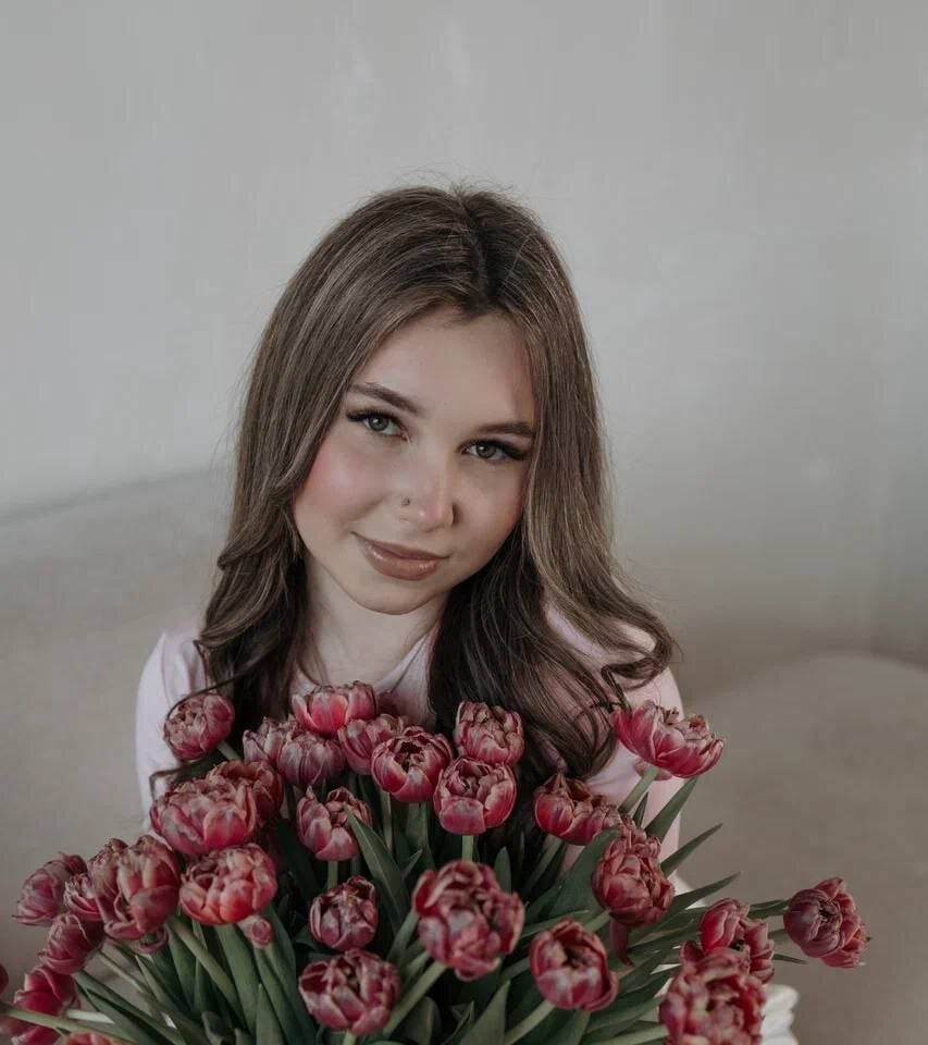 LauraBenson Chat XXX offline