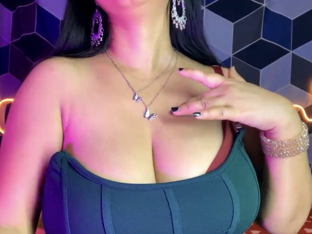 Aishwarya_101_'s Offline XXX Chat