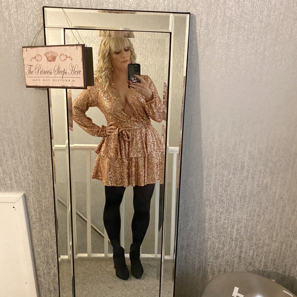 Blonde-BrookeX