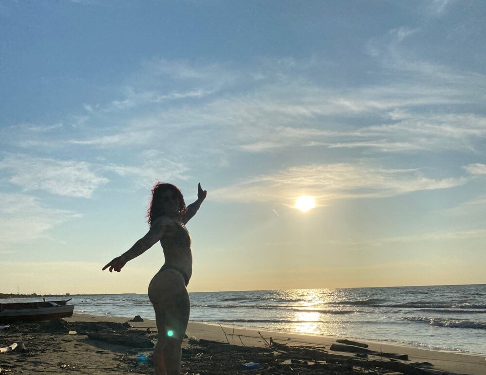 bestlivesexchat.com alisson-clare livesex profile in colombia-follow-me-in-chaturbate cams