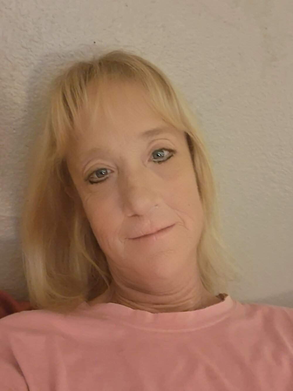 livesex.fan absolvedoneshot livesex profile in trimmed cams