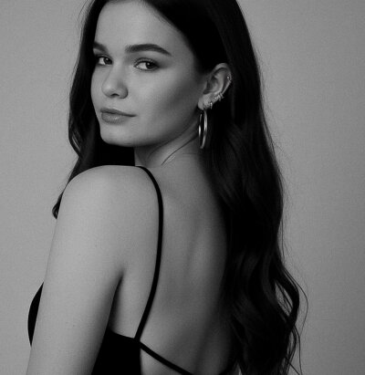 Image 1 of NicoleBrook, female webcam model,  years old, on live webcam